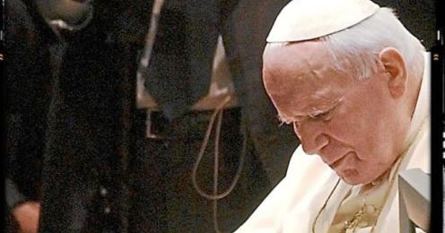 Las medicinas contra los granos sobre la persona a los adolescentes del muchacho